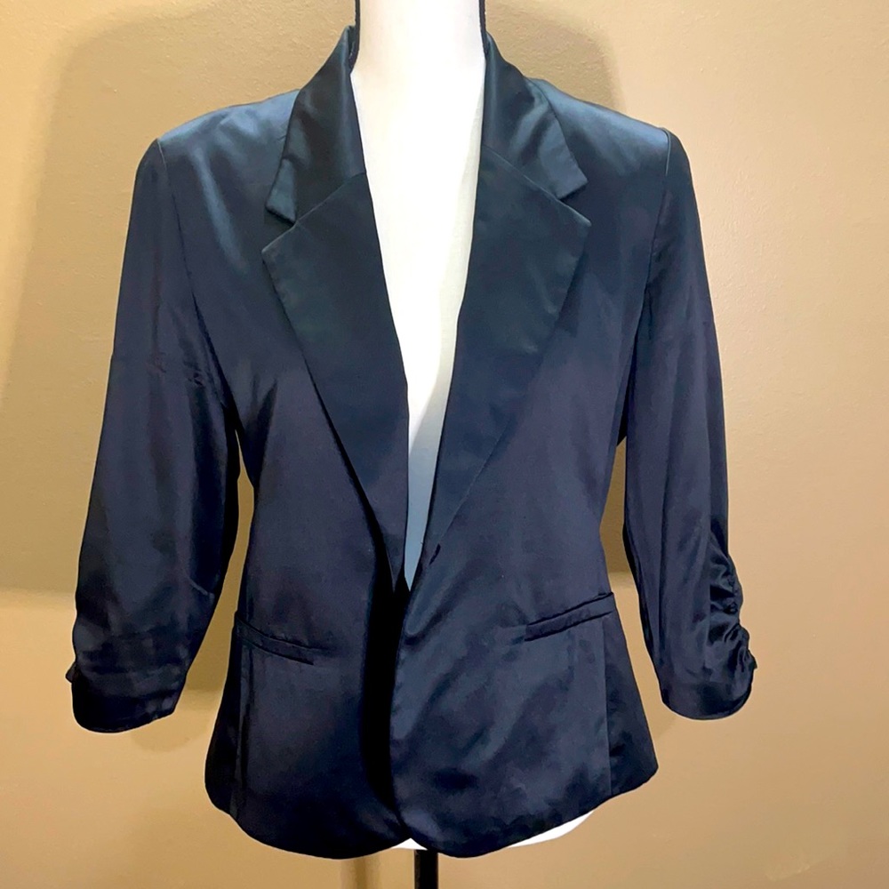Jennifer Lopez cropped tuxedo jacket satiny